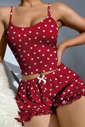 Pamuklu Kırmızı Üstüne Beyaz Kalp Desen Fitilli Askılı Şortlu Pijama Takımı