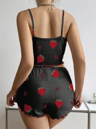 Pamuklu Siyah Üstüne Çilek Desen Fitilli Askılı Şortlu Pijama Takımı