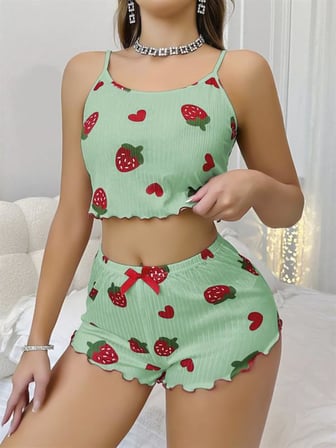Pamuklu Yeşil Üstüne Çilek Desen Fitilli Askılı Şortlu Pijama Takımı