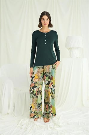 Çiçek ve Yaprak Desenli Pijama Takımı