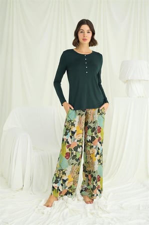 Çiçek ve Yaprak Desenli Pijama Takımı