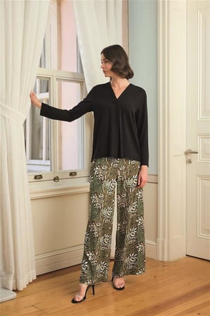 Çiçek Yaprak ve Etnik Desenli Uzun Kollu Pijama Takımı