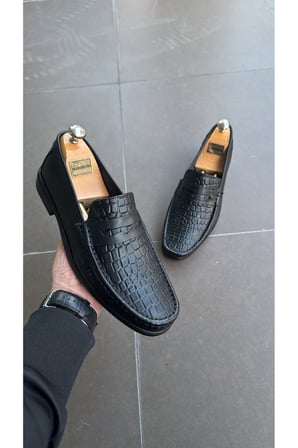 HAKİKİ DERİ SİYAH GÜNLÜK KLASİK KISA TOPUKLU LOAFER YENİ SEZON ERKEK AYAKKABI 110420262251