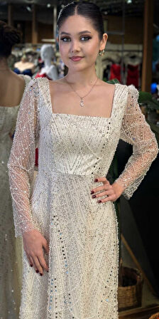 Bej Kare Yaka Uzun Kollu Kloş Etekli Pullu Boncuklu Uzun Abiye Elbise 11047-02