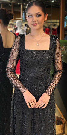 Siyah Kare Yaka Uzun Kollu Kloş Etekli Pullu Boncuklu Uzun Abiye Elbise 11047-05