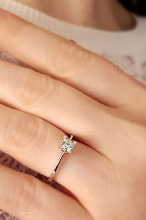 F Renk 0,31 Karat Pırlanta Tektaş Yüzük