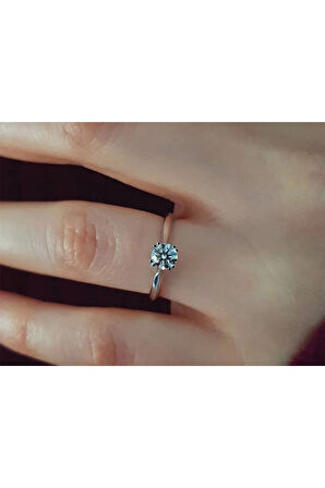 E Renk 0,49 Karat Pırlanta Tektaş Yüzük