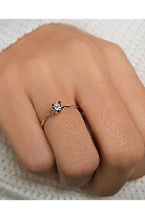 E Renk 0,11 Karat Pırlanta Tektaş Yüzük
