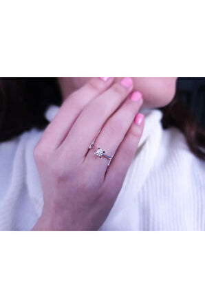 G Renk 0,30 Karat Pırlanta Tektaş Yüzük