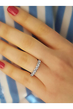 G Renk 0,81 Karat Pırlanta 9 Taş Yüzük