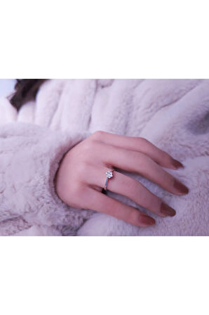 G Renk 0,50 Karat Tektaş Görünümlü Pırlanta Yüzük