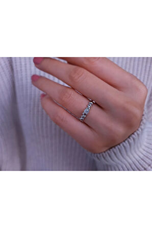 G Renk 0,19 Karat Pırlanta Burgulu Tektaş Yüzük