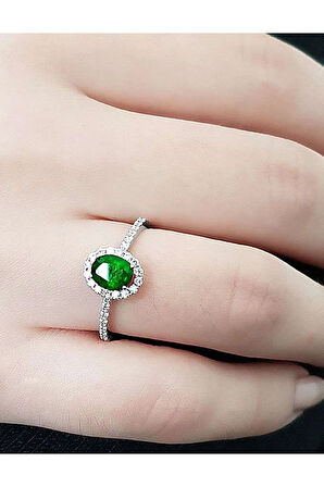 Pırlanta Ve Oval Zümrüt Taşlı Yüzük