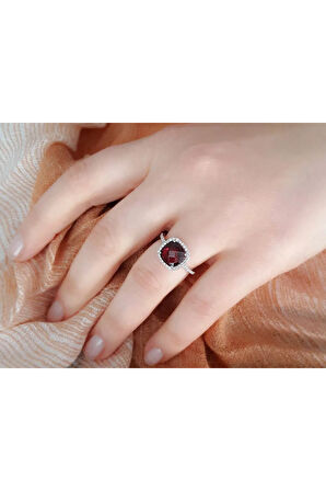 Pırlanta Ve Yastık Kesim Garnet Taşlı Yüzük