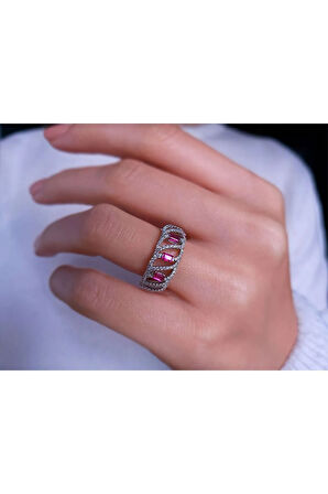 Pırlanta ve Baget Kesim Yakut Taşlı Yüzük