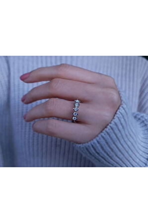 D Renk 0,45 Karat Pırlanta 5 Taş Yüzük