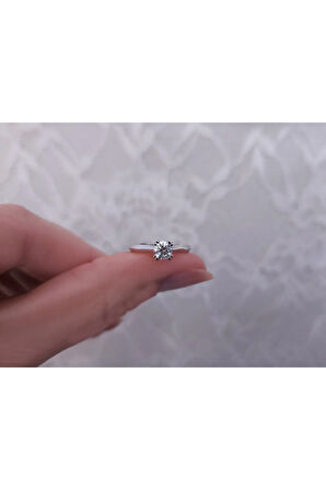 F Renk 0,41 Karat Pırlanta Tektaş Yüzük