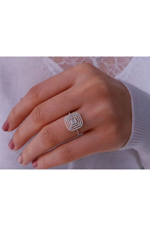 E Renk 0,39 Karat Baget Pırlanta Yüzük