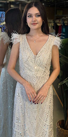 Bej V Yaka Kalın Askı Tuy Detaylı Düz Kesim Pullu Boncuklu Uzun Abiye Elbise 11052-05