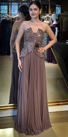 Kahverengi Straplez Yaka Çiçek Detaylı Sırt Dekolteli  Kloş Etekli Tül Uzun Abiye Elbise 11054