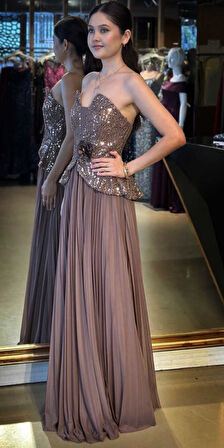 Kahverengi Straplez Yaka Çiçek Detaylı Sırt Dekolteli  Kloş Etekli Tül Uzun Abiye Elbise 11054