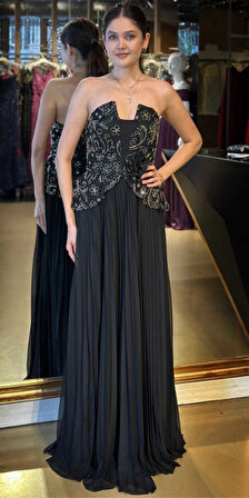 Siyah Gold Straplez Yaka Çiçek Detaylı Sırt Dekolteli  Kloş Etekli Tül Uzun Abiye Elbise 11054