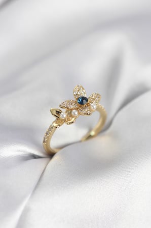 Çiçek Figürlü Zirkon Taşlı Kadın Yüzük (Gold Renk)