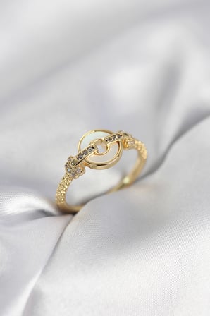 Daire Form Sedef ve Zirkon Taşlı Kadın Yüzük (Gold Renk)