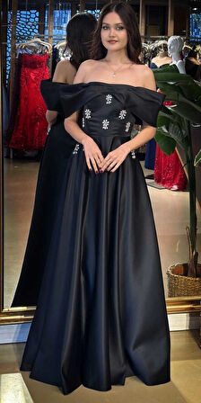 Siyah Madonna Yaka Taş Detaylı  Kloş Etekli  Saten Uzun Abiye Elbise 11063-07