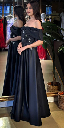 Siyah Madonna Yaka Taş Detaylı  Kloş Etekli  Saten Uzun Abiye Elbise 11063-07