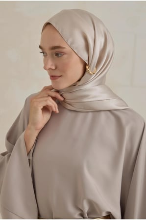 Abiye Janjan Parlak Saten Dokulu Tesettür Abiye Şifon Şal