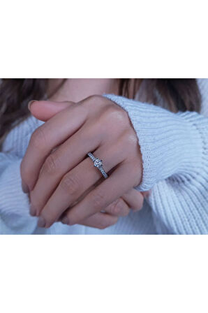 G Renk Toplam 0,47 Karat Pırlanta Tektaş Yüzük