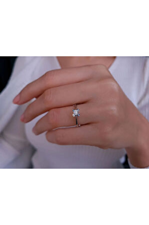 G Renk 0,24 Karat Pırlanta Tektaş Yüzük