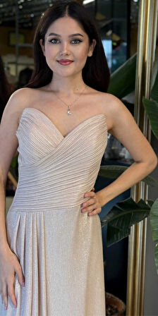 Gold Straplez Yaka Göğüs Dekolteli  Düz Kesim Likralı Parlak Kumaş Uzun Abiye Elbise 11083-01