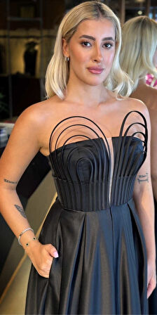 Siyah Straplez Yaka  Sırt Dekolteli Kloş Etekli Saten Uzun Abiye Elbise 11088