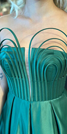 Yeşil Straplez Yaka  Sırt Dekolteli Kloş Etekli Saten Uzun Abiye Elbise 11088