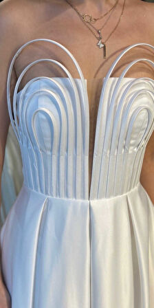 Beyaz Straplez Yaka Sırt Dekolteli Kloş Etekli Saten Uzun Abiye Elbise 11088