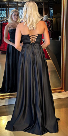 Siyah Straplez Yaka  Sırt Dekolteli Kloş Etekli Saten Uzun Abiye Elbise 11088