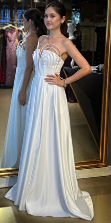 Beyaz Straplez Yaka Sırt Dekolteli Kloş Etekli Saten Uzun Abiye Elbise 11088