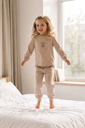 Uzun Kollu Bej Renk Yıldız Baskılı Unisex Çocuk Pijama Takımı 