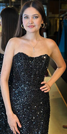 Siyah Straplez Yaka Sırt Dekolteli Yırtmaçlı Düz Kesim Payet Uzun Abiye Elbise 11093