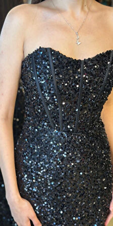 Siyah Straplez Yaka Sırt Dekolteli Yırtmaçlı Düz Kesim Payet Uzun Abiye Elbise 11093