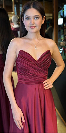 Vişne Straplez Yaka Anvelop Yırtmaçlı Kloş Etekli Saten Uzun Abiye Elbise 11095