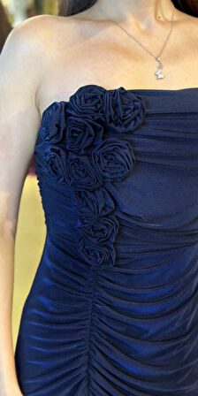 Lacivert Çiçek Detaylı Straplez Yaka Yırtmaçlı Düz Kesim Likralı Uzun Abiye Elbise 11096