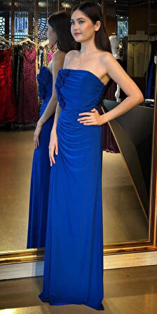 Saks Çiçek Detaylı Straplez Yaka Yırtmaçlı Düz Kesim Likralı Uzun Abiye Elbise 11096