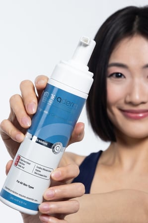  Mineaderm Brightening Cleansing Foam 200 ml