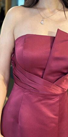 Vişne Renk Straplez Yaka Sırt Dekolteli Yırtmaçlı Düz Kesim Saten Uzun Abiye Elbise 11102-02