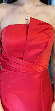 Kırmızı Straplez Yaka Sırt Dekolteli Yırtmaçlı Düz Kesim  Saten Uzun Abiye Elbise 11102-03