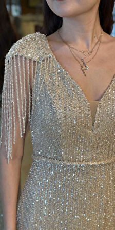 Bej V Yaka Boncuk İşlemeli Yırtmaçlı Düz Kesim Pul Payet Uzun Abiye Elbise 11107