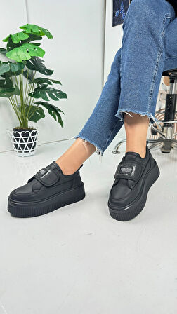 Günlük Kadın Sneaker Cırtlı Kalın Yüksek Taban Taş Detaylı Rahat Hafif  Ayakkabı 1111